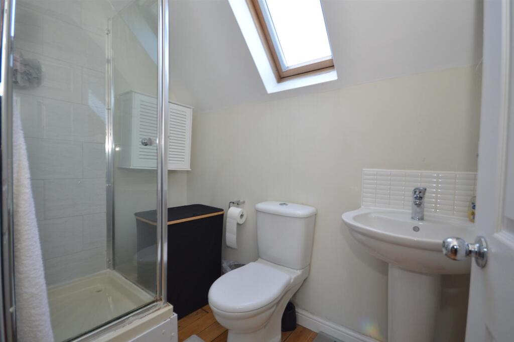 EN SUITE SHOWER ROOM/W.C.