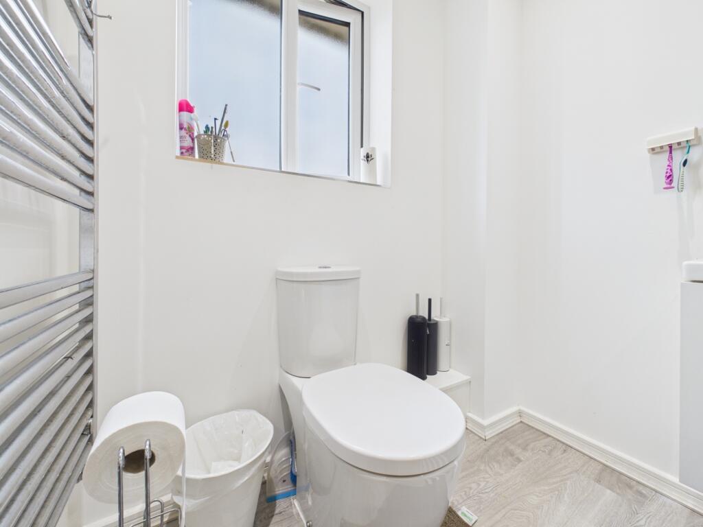 CAM03729G0-PR0132-STILL031