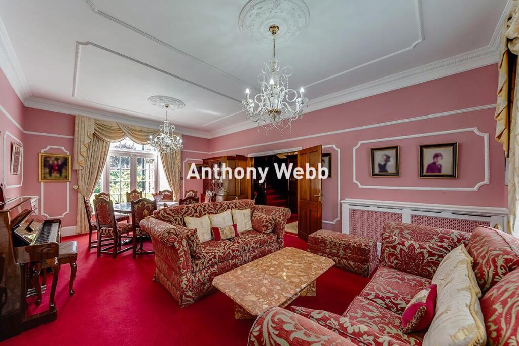 Reception Room/Dining Area