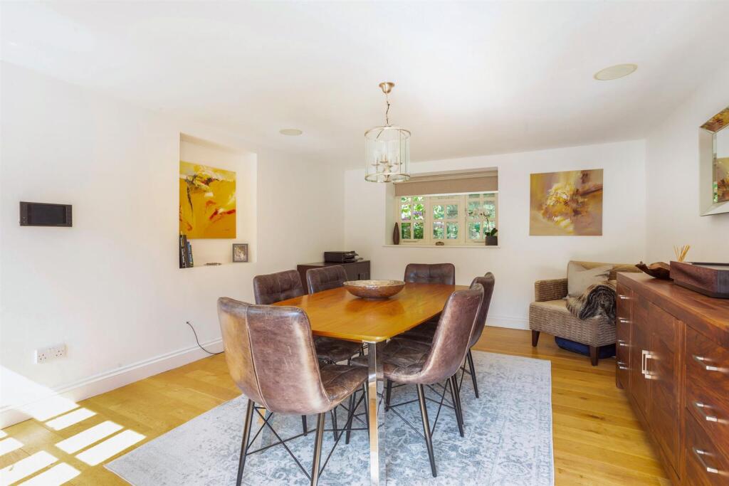 76950_3 The Courtyard Moor Park (15)_low.jpg