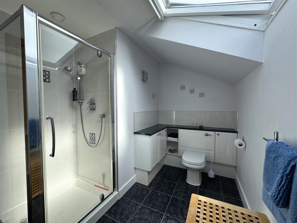 ENSUITE.JPG