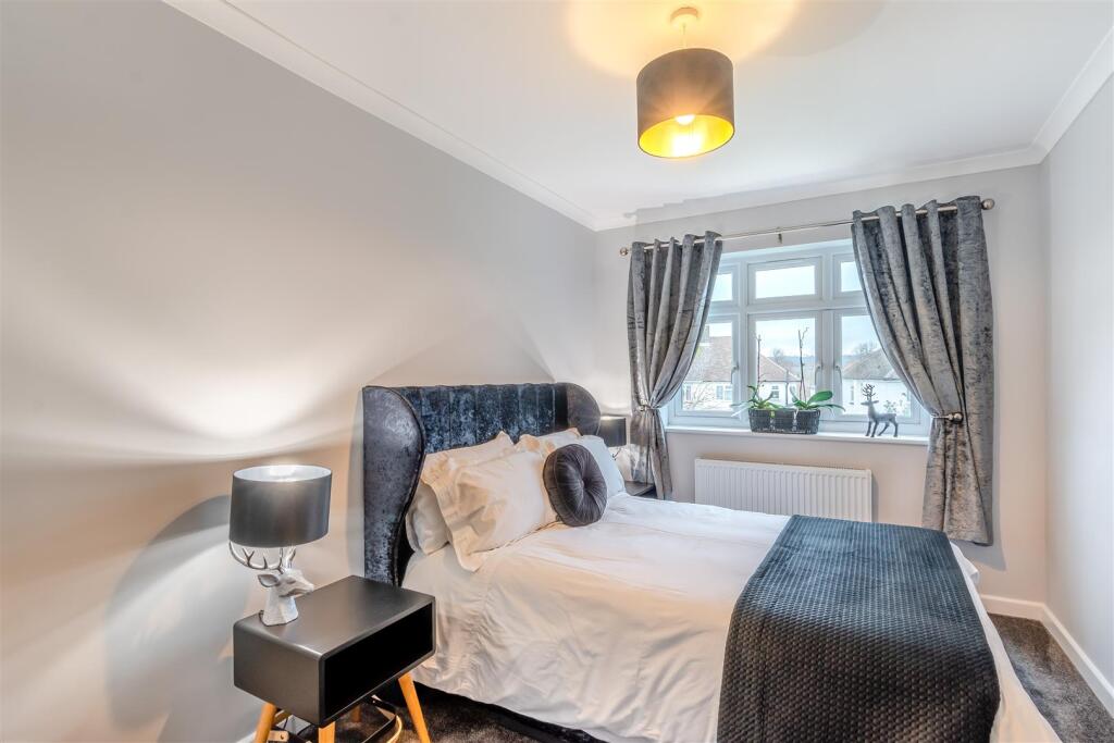 8584717-interior21.jpg