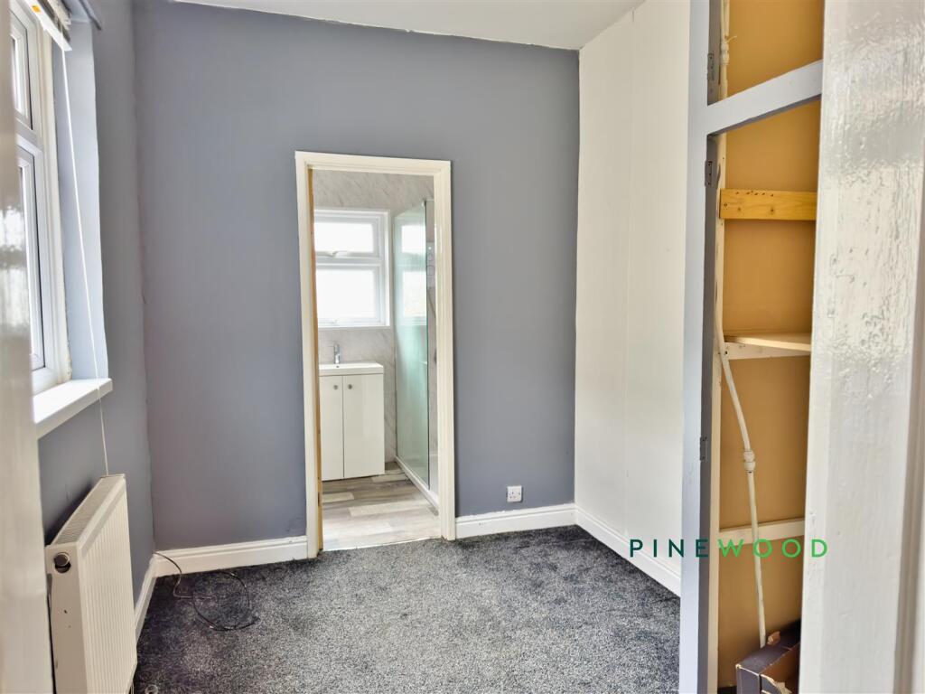 BEDROOM 3 / WALK-IN WARDROBE