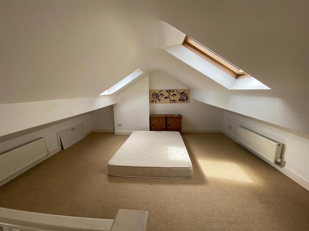 BEDROOM 1.jpg