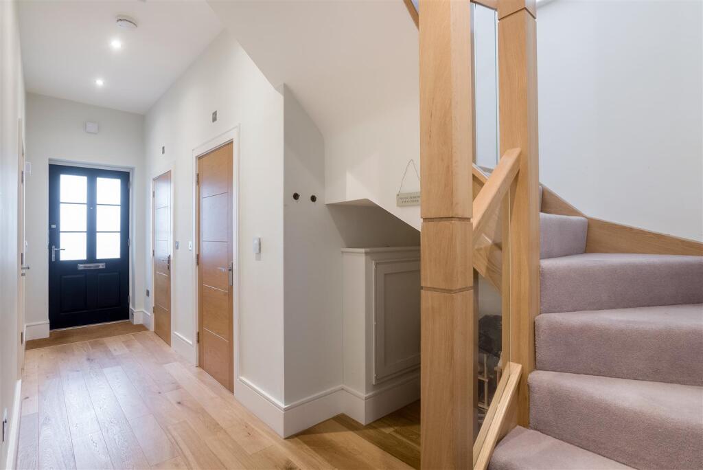 42 Cloister Way-3.jpg