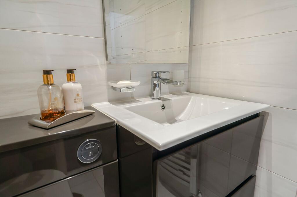 Stylish Modern Bathroom