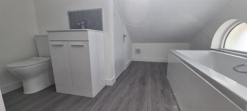 L-shaped BATHROOM