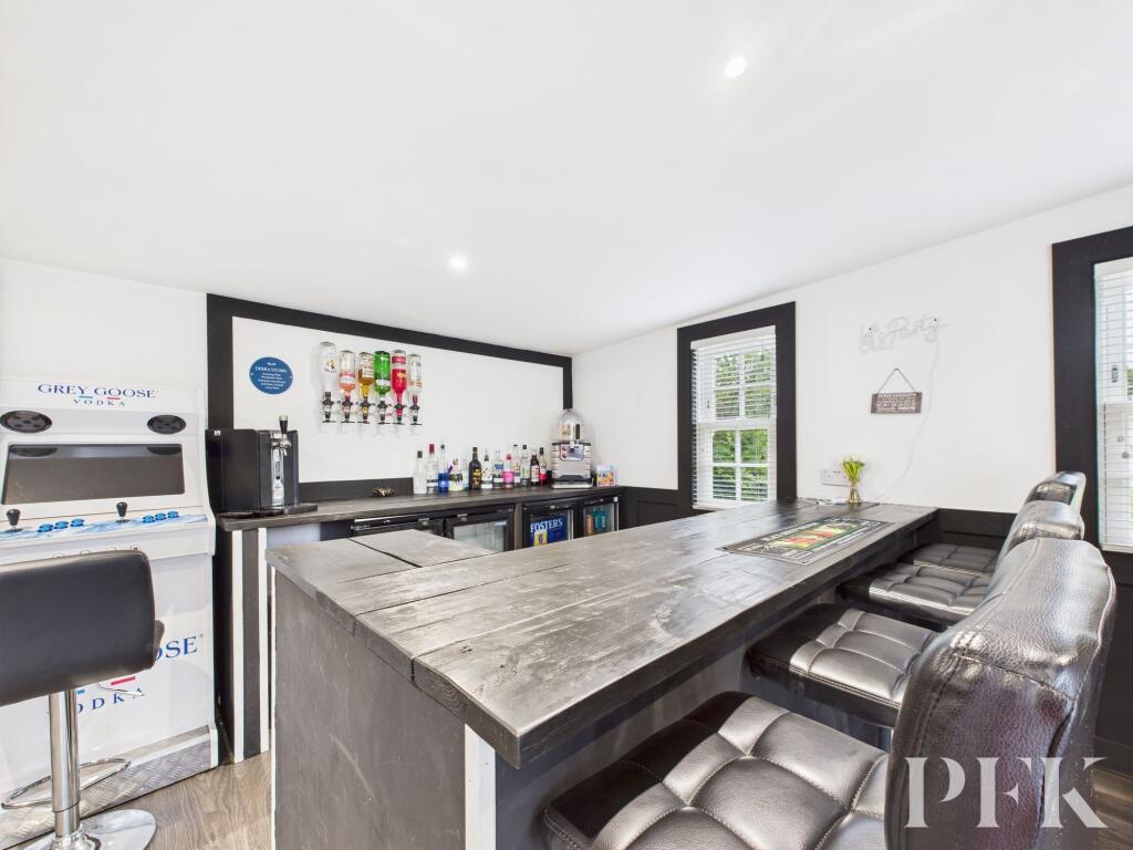 Garden - Games Room / Bar