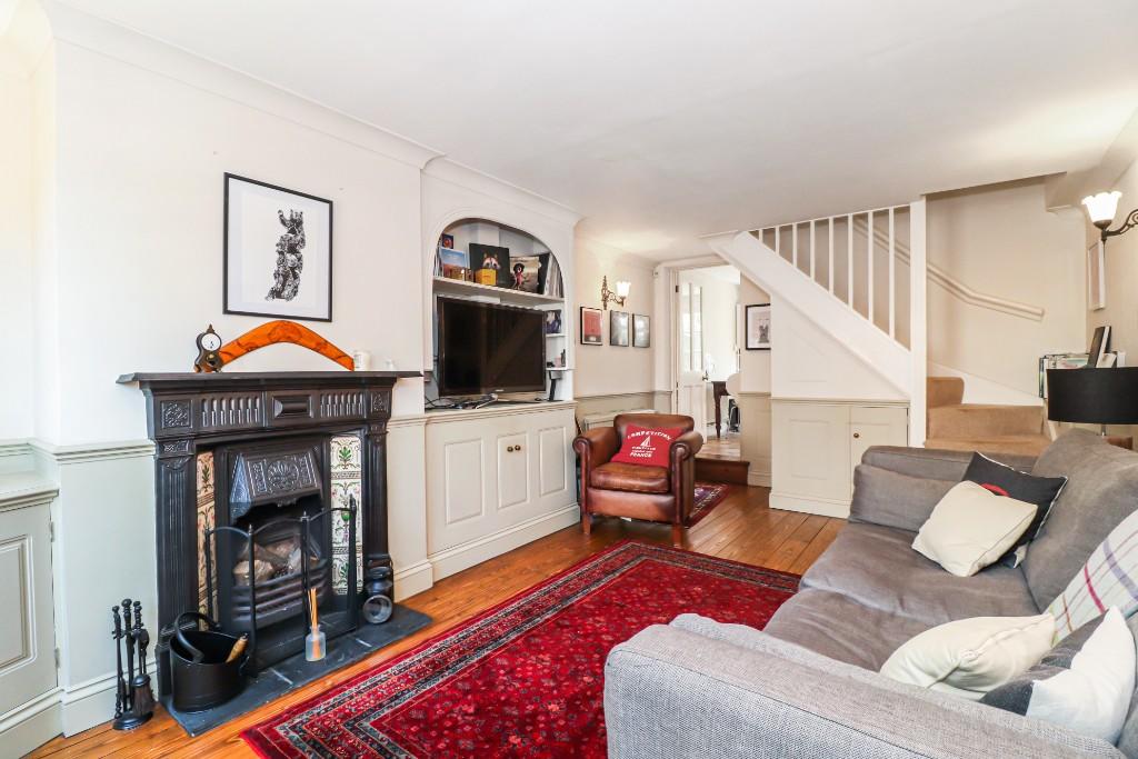 Sitting/dining room