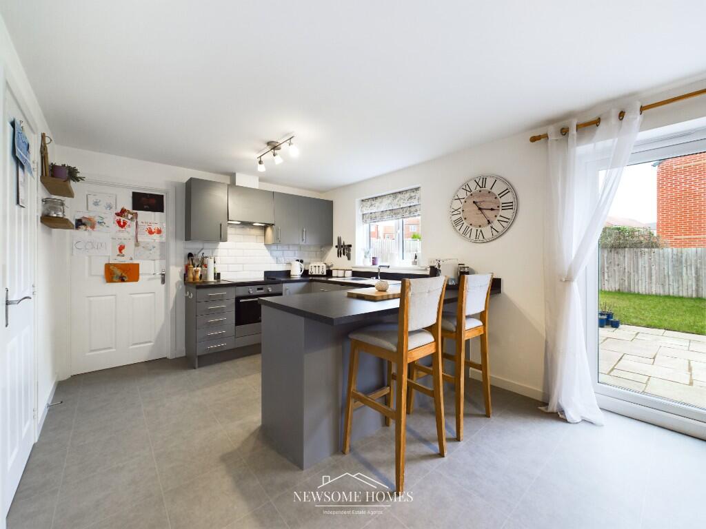 Kitchen/ Dining Room