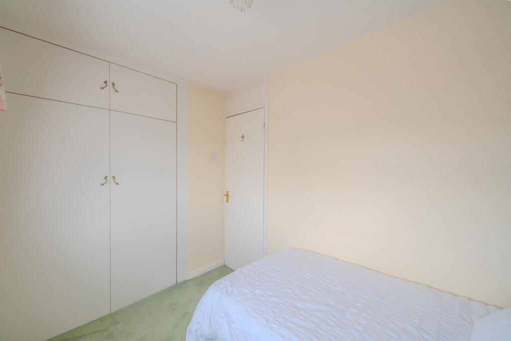 5 Harlech Close-5.jpg