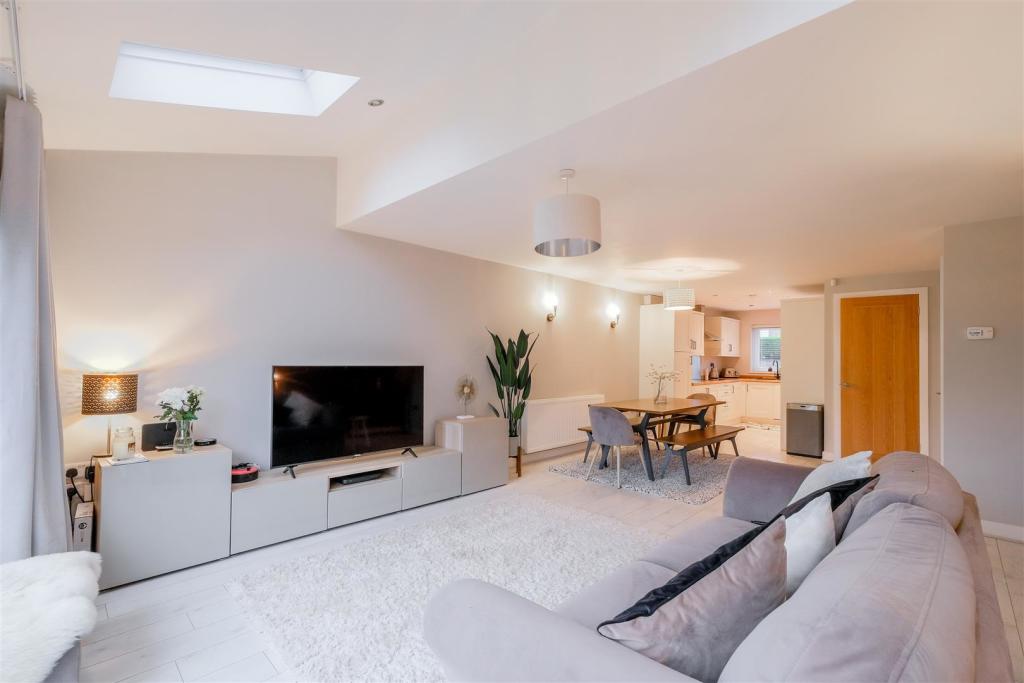 Open Plan Living/Kitchen/Dining