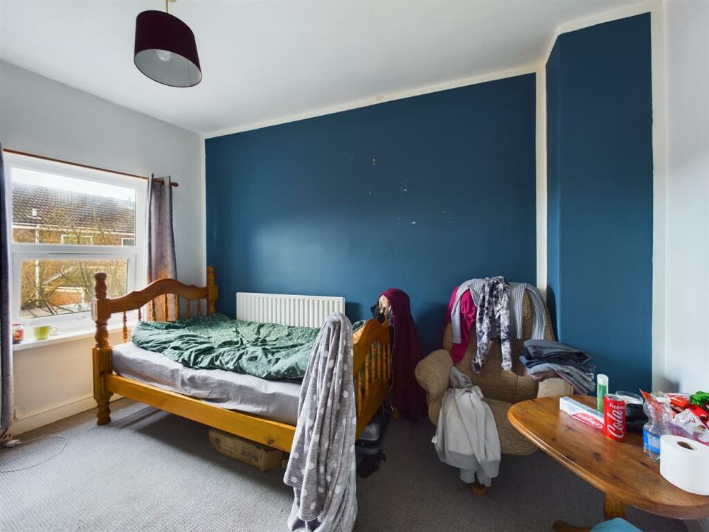 Bedroom 2 (2).jpg
