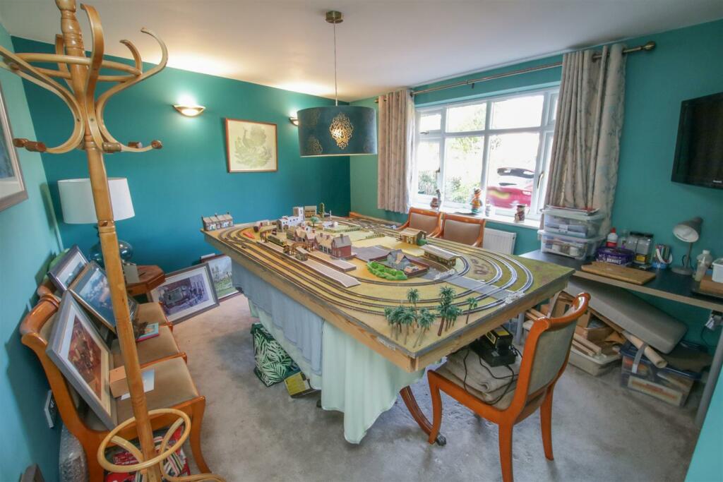 SEPARATE DINING ROOM / OFFICE