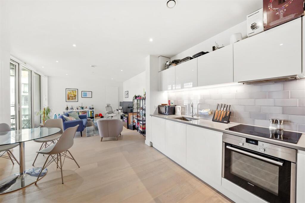 148 Liner House, 2 Royal Wharf Walk - vYcJGYn5rxQf