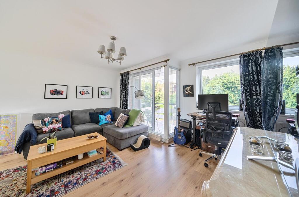 Davidson Frost-Wellings, DFW, White House Drive, L