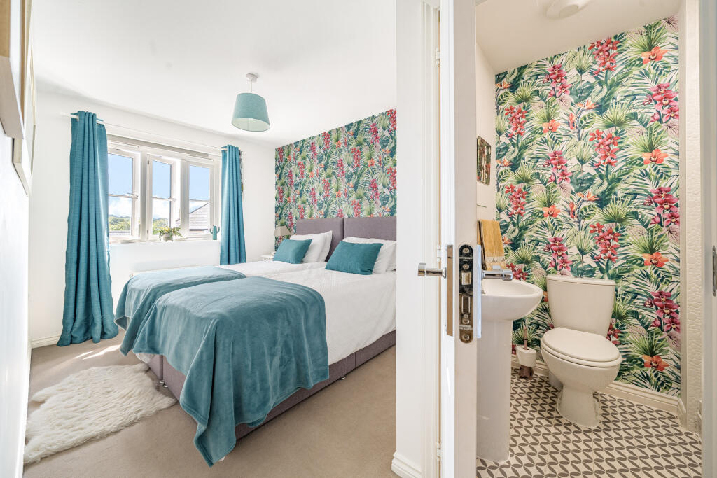 1330992-16-688a3dcb10867