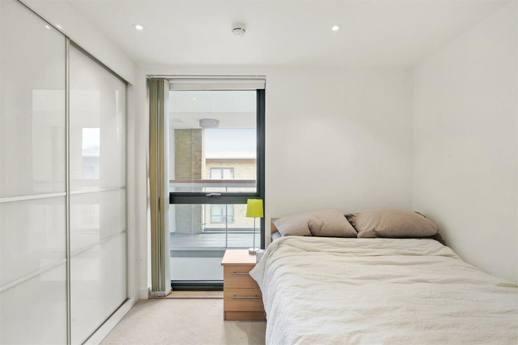 Flat 8, 11 Canalside Square - YB6qjFkHnwrplnuj3Ei9
