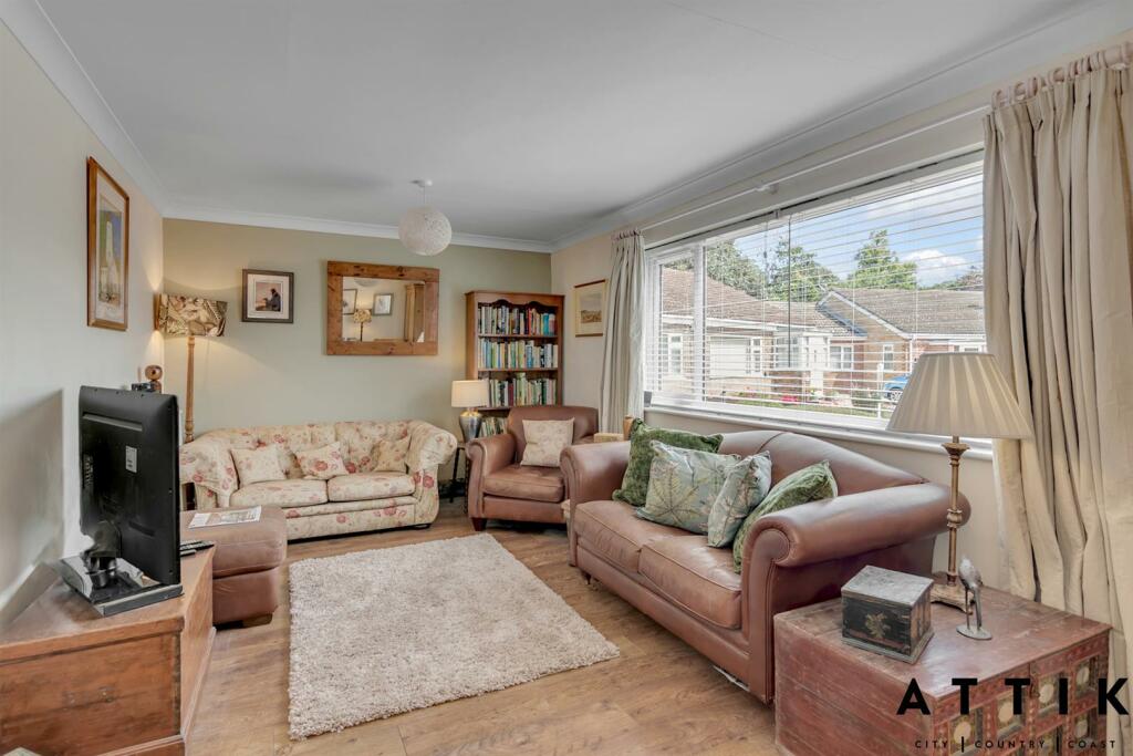 10 Valley Close, Holton IP19 8NF (6).jpg