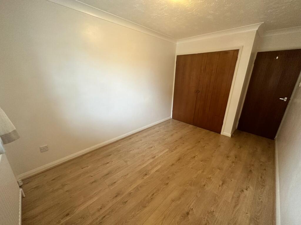 Bedroom 1 (2)