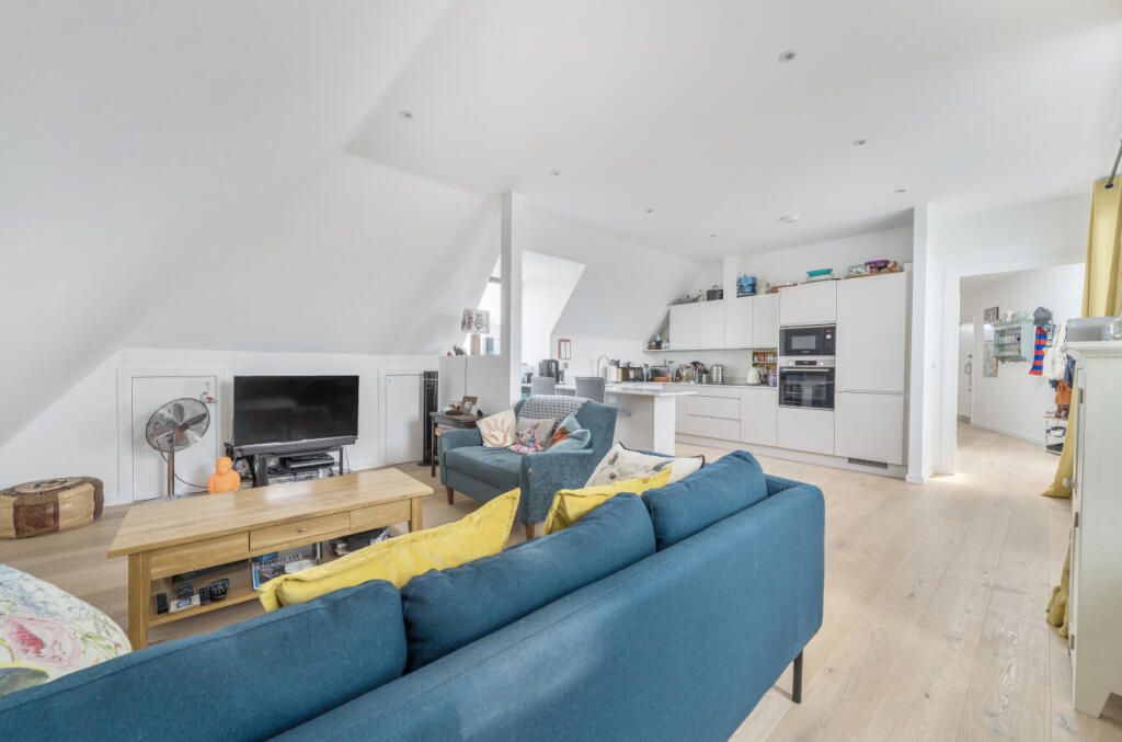 1328342-7-687e271...