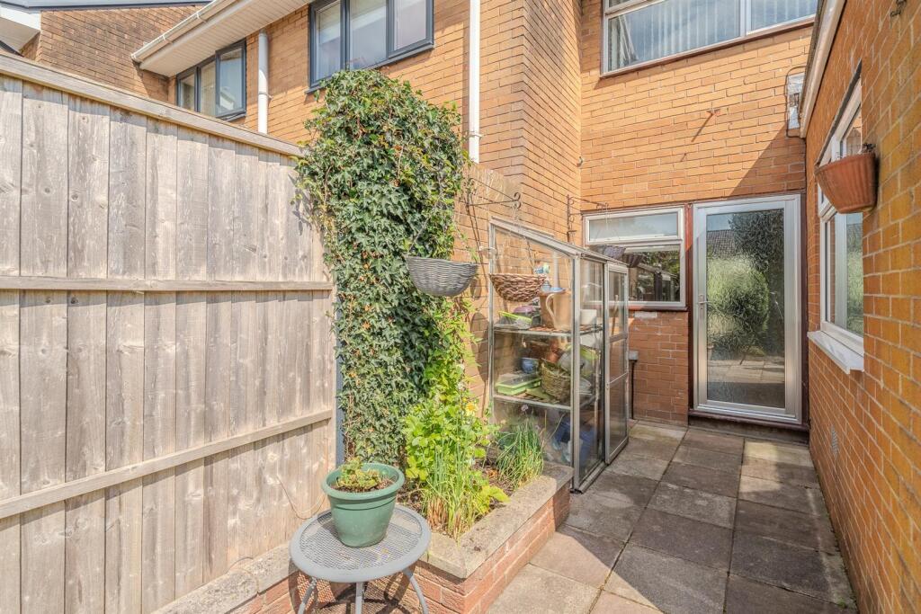 5 Harlech Close-21.jpg