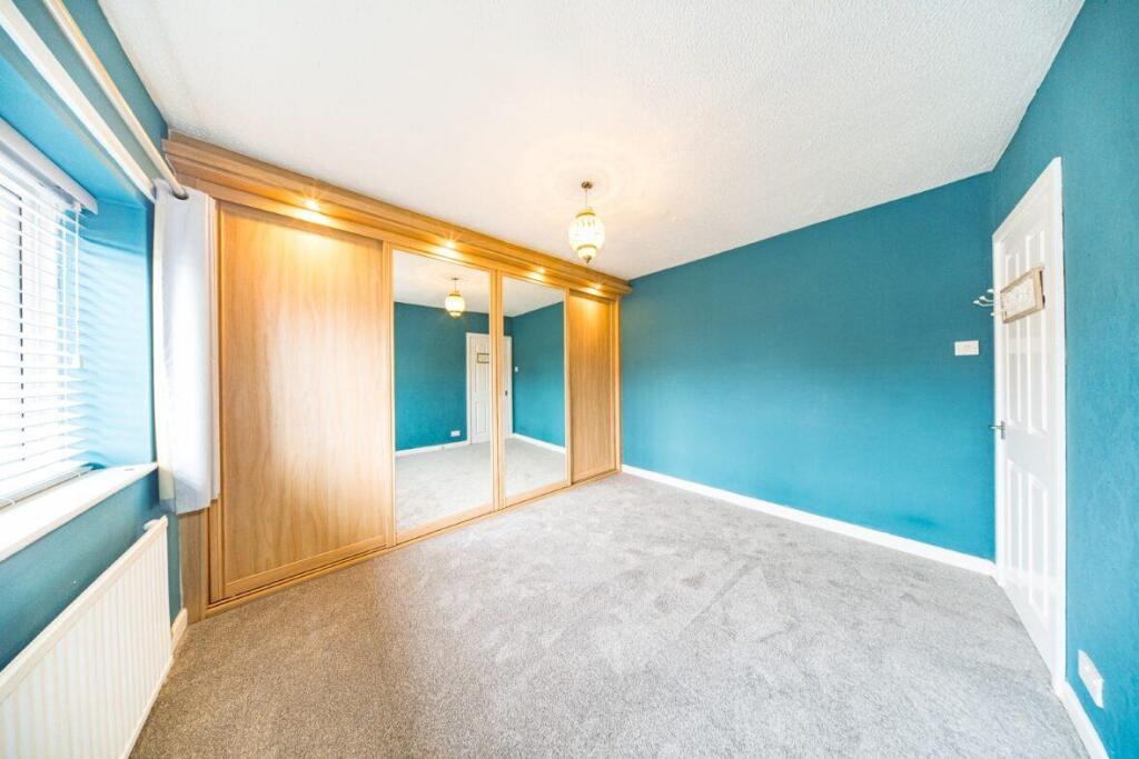 22 Coniston Ave bedroom 1 2.jpg