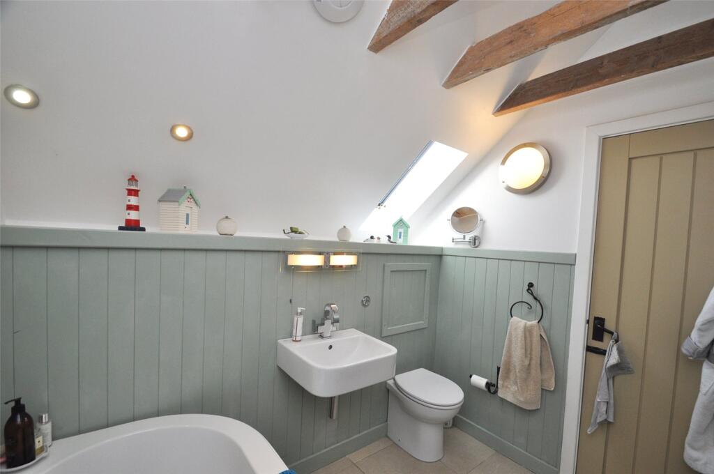 Bed 1 Ensuite