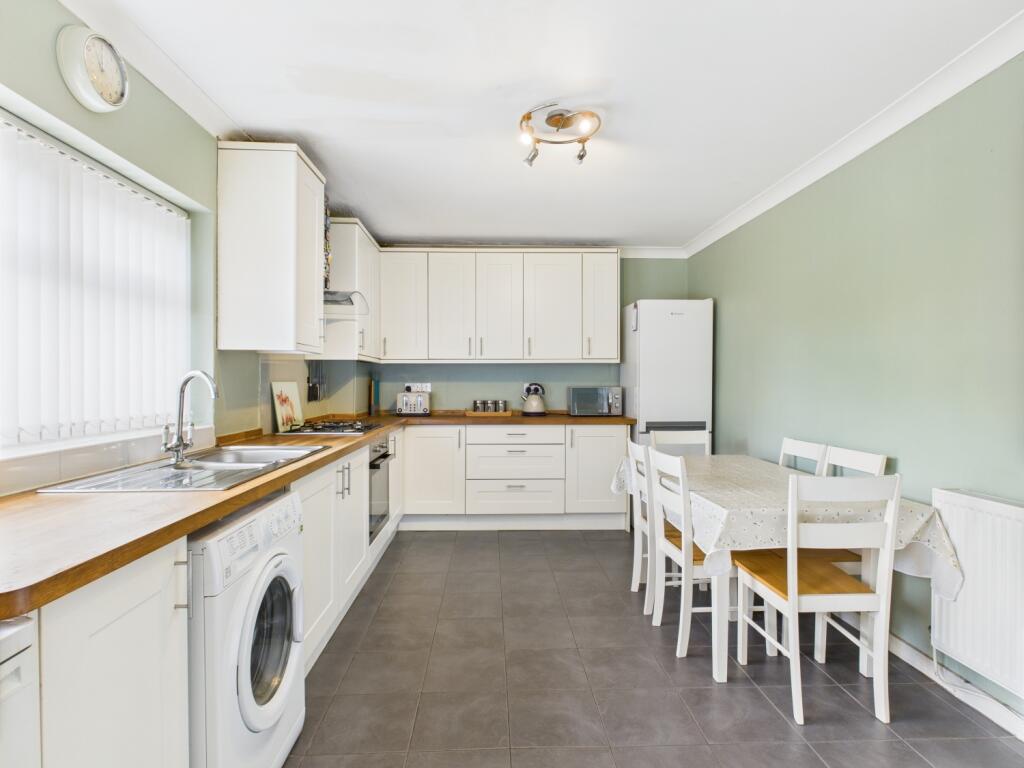 CAM03729G0-PR0077-STILL006