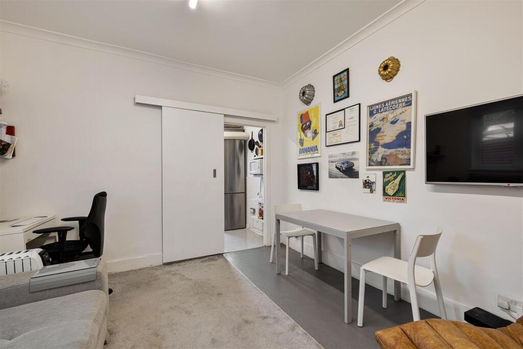 Central Park Road E6