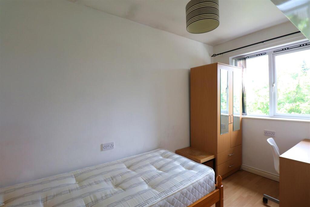 1st Floor Read Bedroom