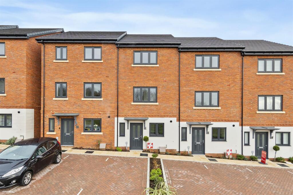 Externals@WoolfGroveWeb05.jpg
