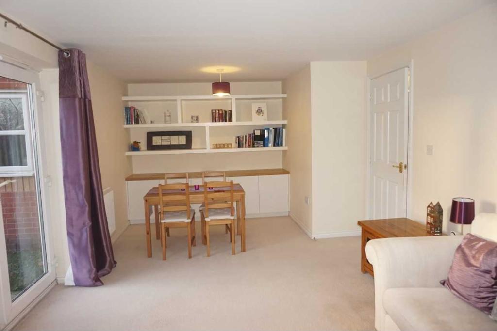 Lounge/Dining Room