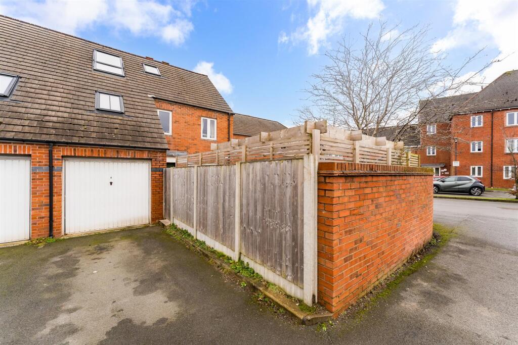 Garage and Driveway Aspect 2