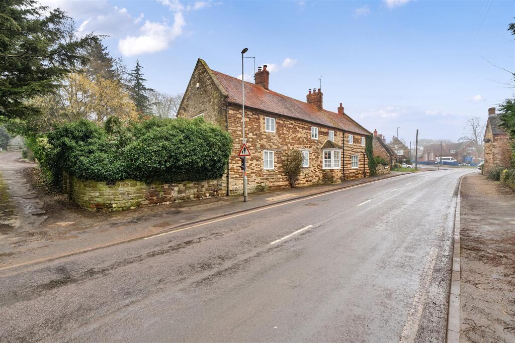 Cliff Hill Farm, 4 Northampton Road, Blisworth (12