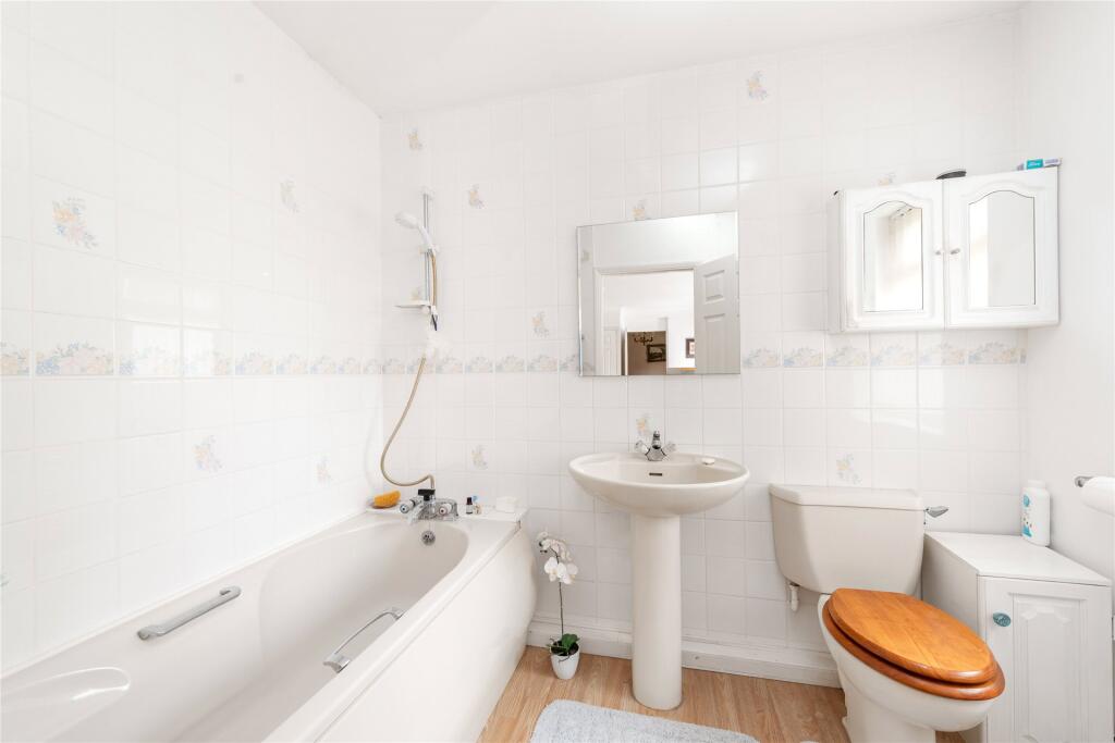 En Suite Bathroom