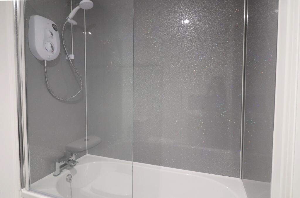 ADDITIONAL PHOTO OF EN-SUITE BATHROOM