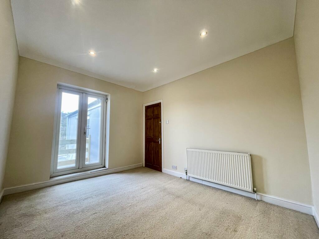 Middle Bedroom