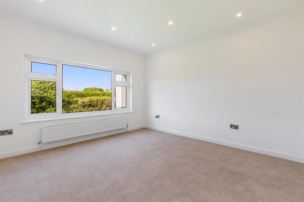 A18 - 3 Manor Bend Galmpton - 250611.jpg