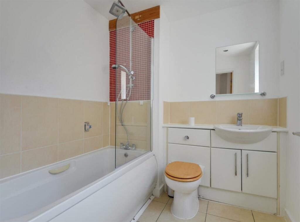 Bathroom_Pic_ (2).jpg