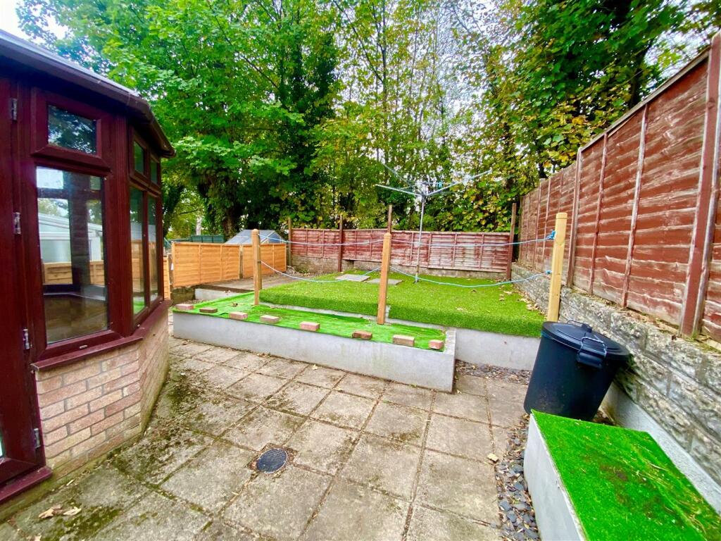 rear garden area.jpg