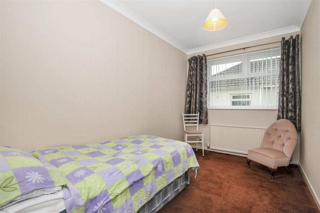 Bed 2.jpg