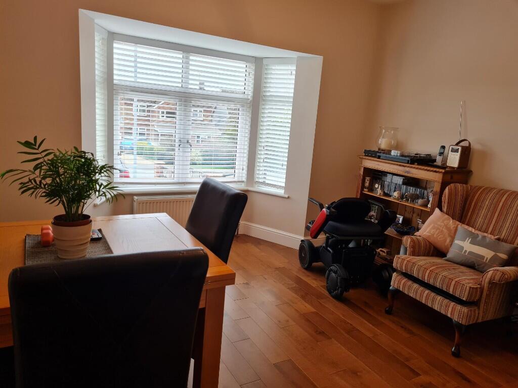 Dining Room/Bed 3