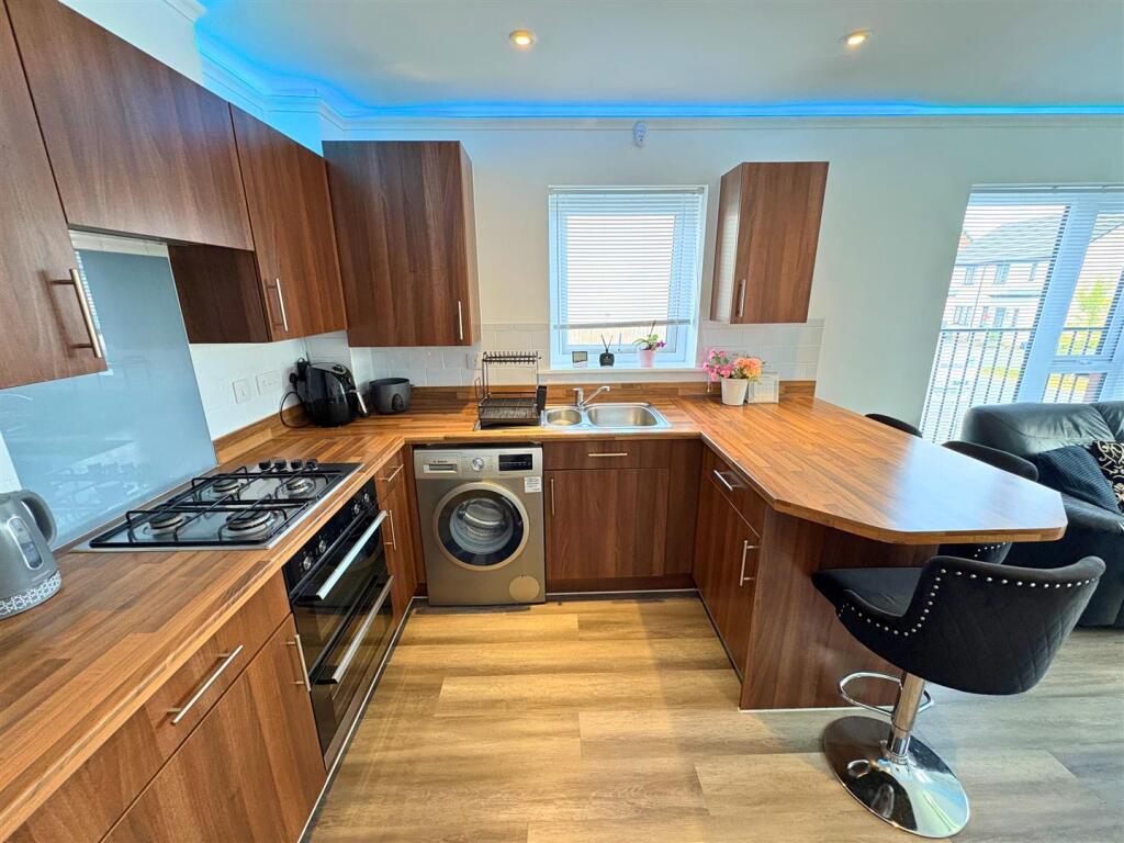 Kitchen a (edit).jpg