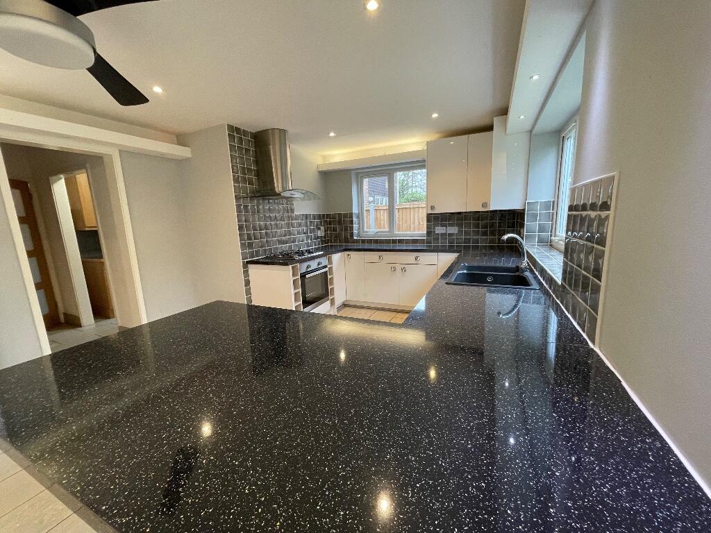 KITCHEN REVERSE