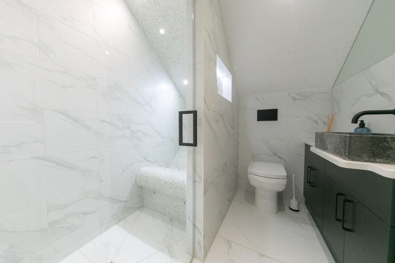 Shower &amp; steam room