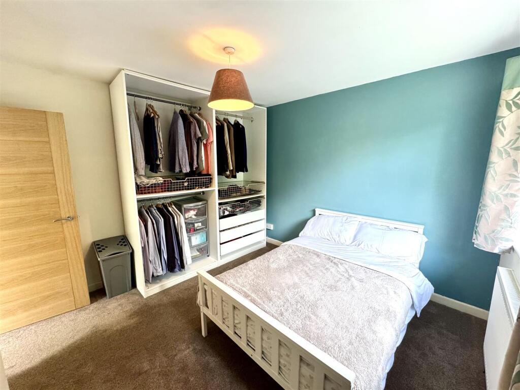 BEDROOM 2