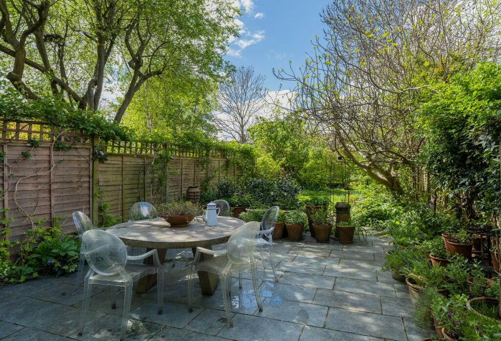 S/W facing garden