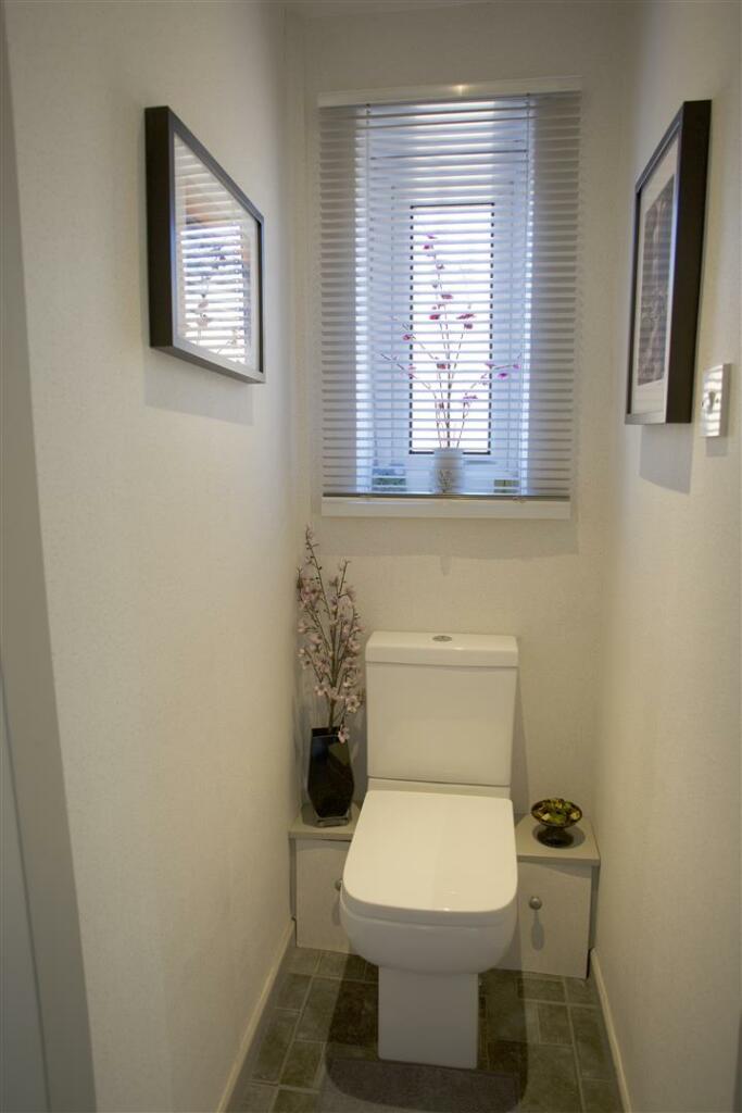 Toilet Upstairs.jpg
