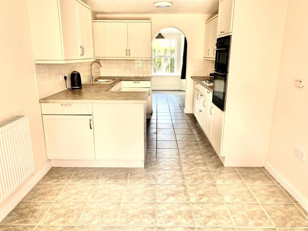 Kitchen 2.jpg